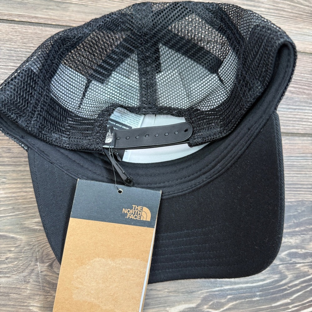 The North Face Mens OS Mudder Trucker Hat White‎ Black Embroidered Mountain NEW - Picture 5 of 6